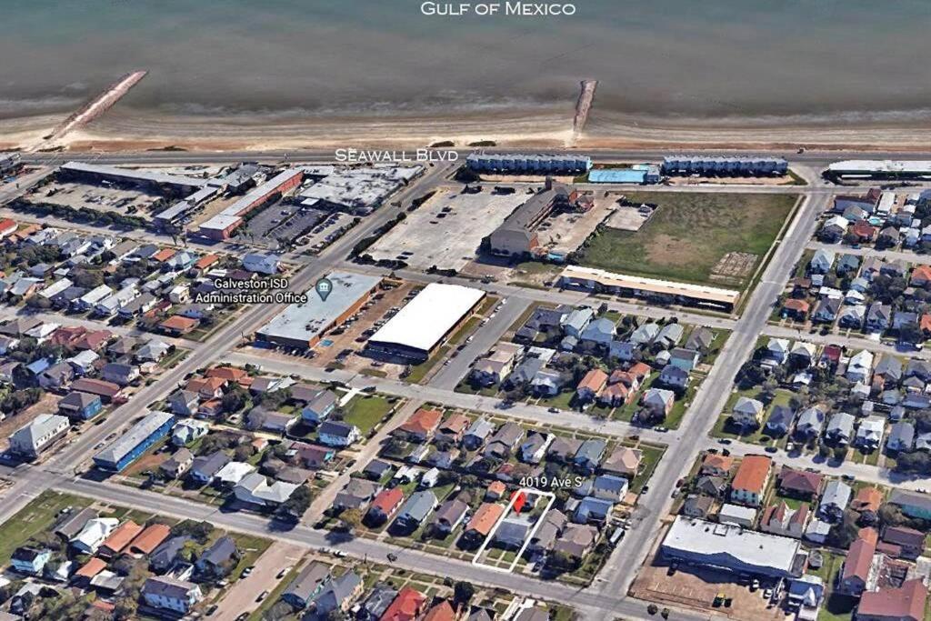 Galveston Escapes - Walk To Beach And Restaurants Exterior photo